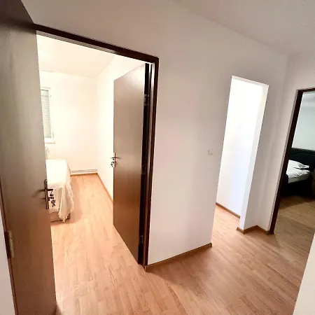 Adg 2 - Apartament Cu 3 *